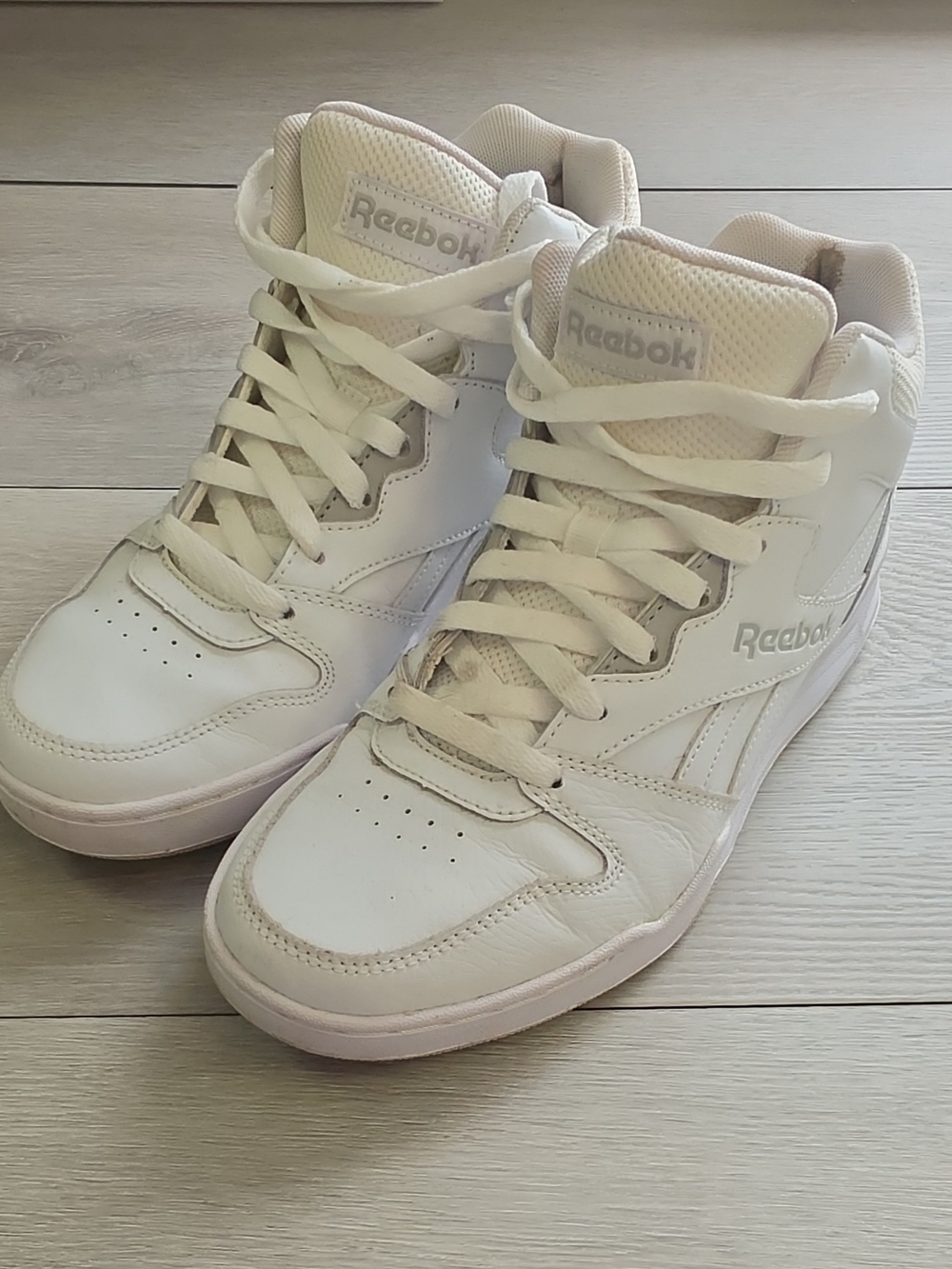 Reebok Mens Classic High-Top Sneakers in White